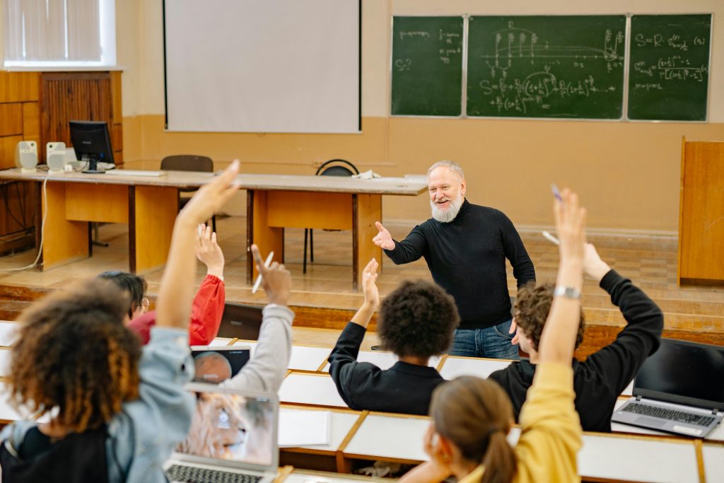 positive-school-climate-student-phone-ban-hinduja